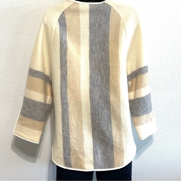 Chico's Woman 100% WOOL Cardigan Coat Sweater Size S - Picture 4 of 16